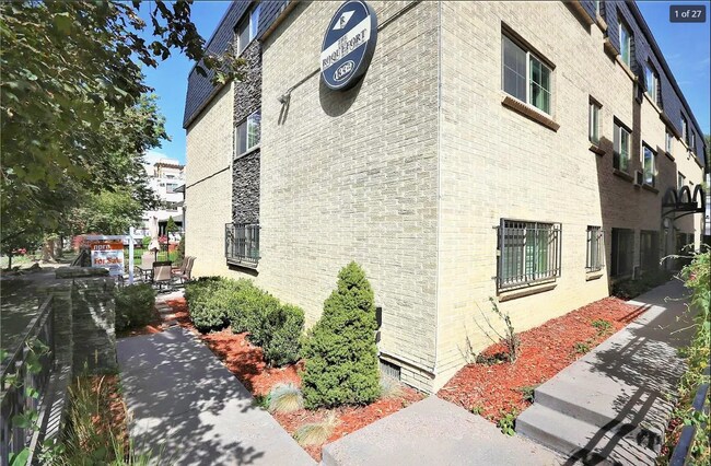 Building Photo - 1332 N Williams St