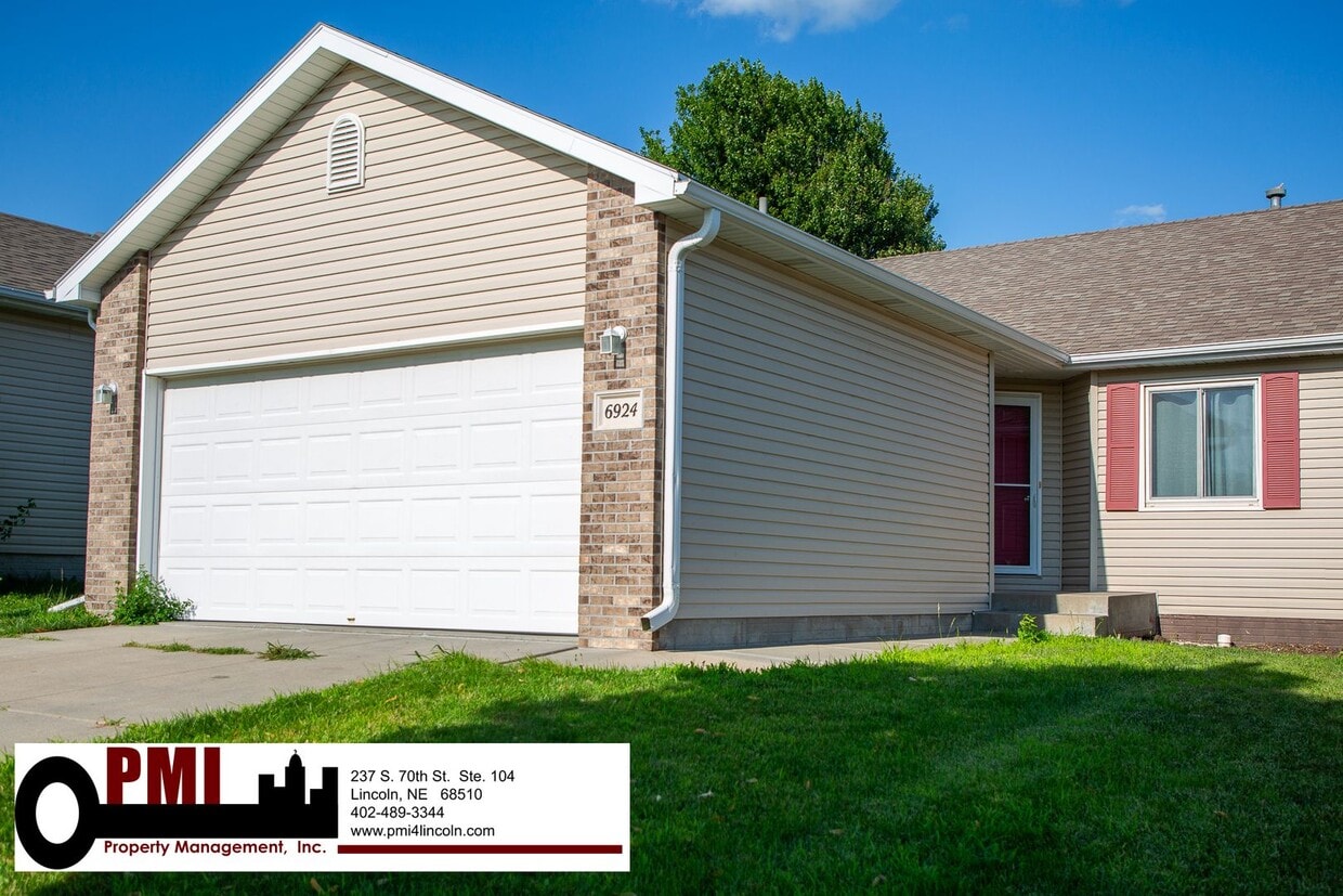 Primary Photo - 3 Bedroom and 3 Bathroom Duplex. Available...