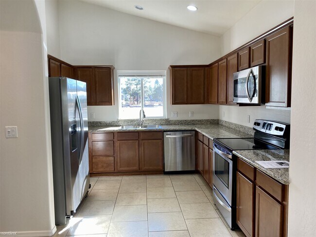 Building Photo - 3 br, 2 bath House - 1120 West Canyon Cree...
