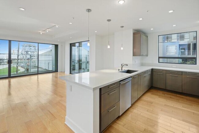 Building Photo - 2 bedroom in San Francisco CA 94107