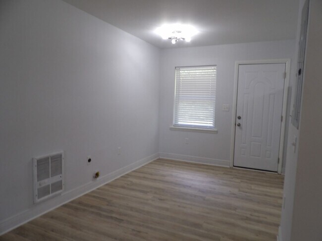 Building Photo - Kinston Apartments - Kinston, AL
