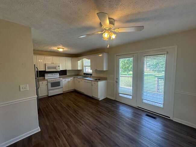 Foto del edificio - 3222 Briarhill Ct