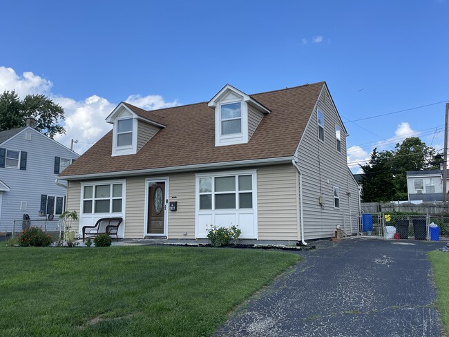 Building Photo - 2821 Newberry Rd