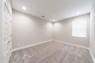 Building Photo - 2149 Hoskins Dr