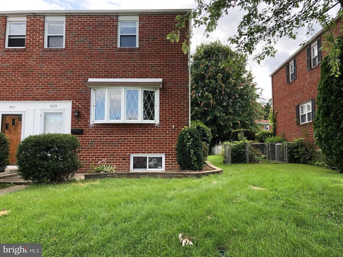 Primary Photo - 929 Regina Dr
