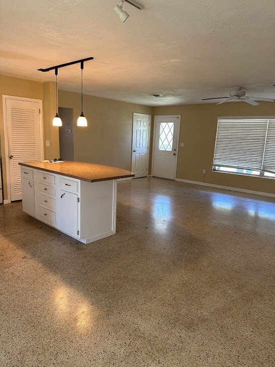 Building Photo - 1560 Elizabeth Ln