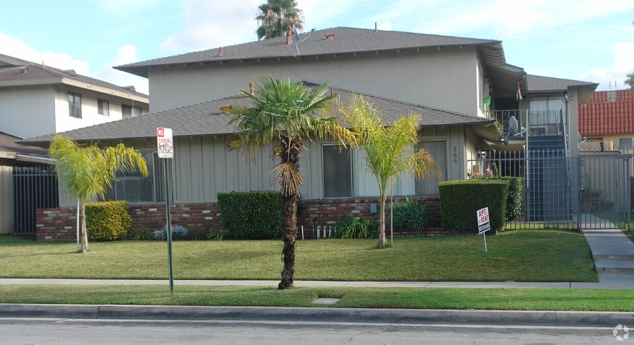 Building Photo - 366 N Vecino Dr
