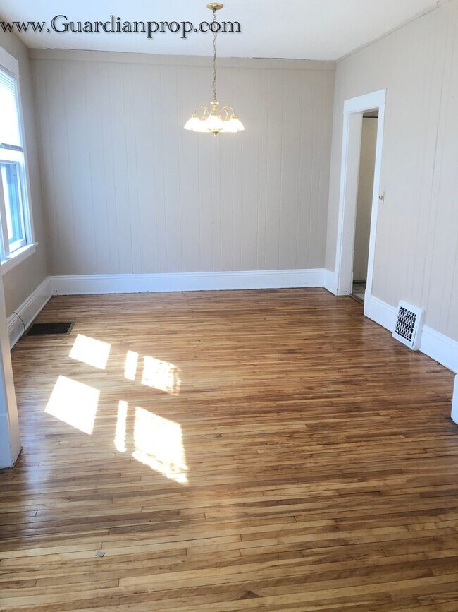 Building Photo - North Minneapolis Single Family Home, Hard...