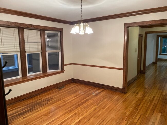 Building Photo - 322 S Oak Park Ave