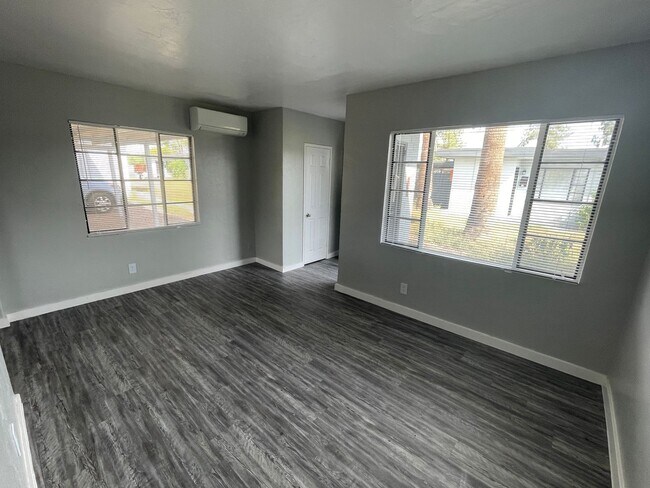 Foto del edificio - Remodeled Two Bedroom In Desirable Historical Tucson Neighborhood!!