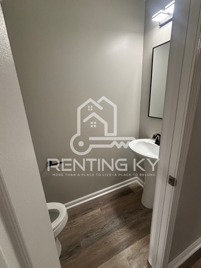 Building Photo - Newly Renovated 3-Bed, 1.5-Bath Townhome with Garage!