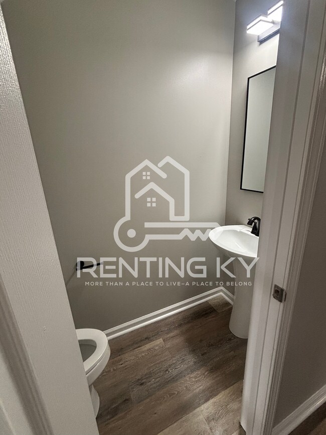 Foto del edificio - Newly Renovated 3-Bed, 1.5-Bath Townhome with Garage!