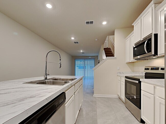 Foto del edificio - 519 Big Tree Wy