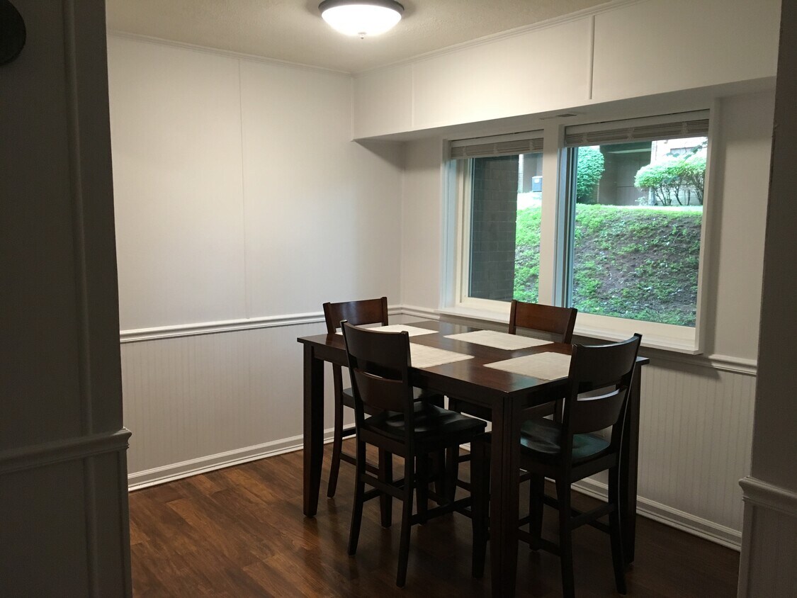 Foto principal - 1217 Meadowview Ln