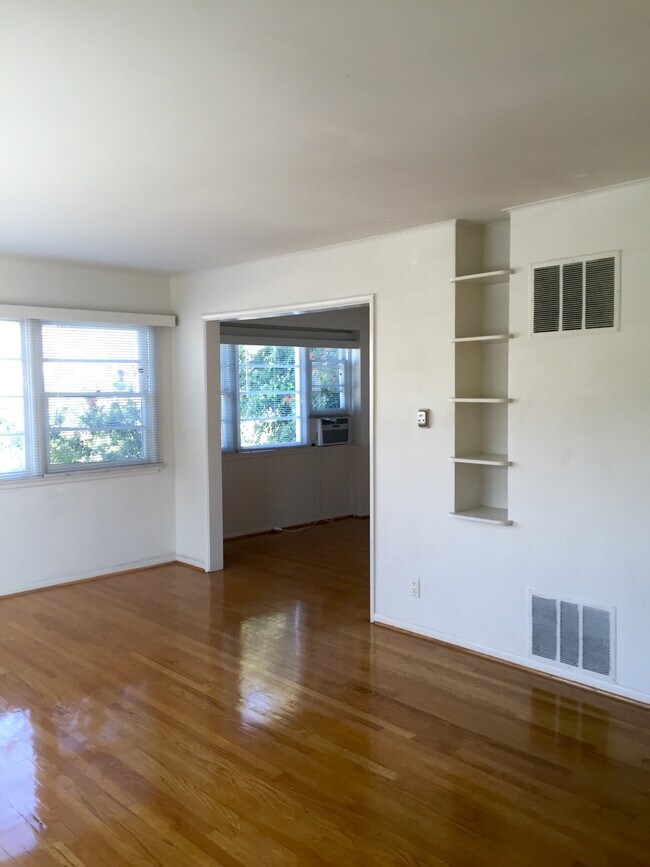 Living room to dinning room - 1520 Veteran Ave