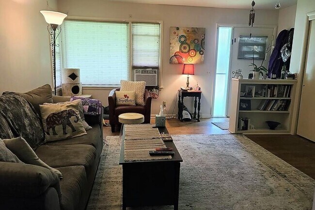 Foto del edificio - 900 Pflaum Rd