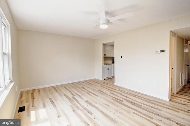 Foto del edificio - 8739 Inquiry Ct