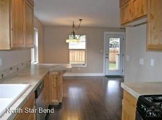 Building Photo - 3 br, 2 bath House - 1425 NW Newport Ave.