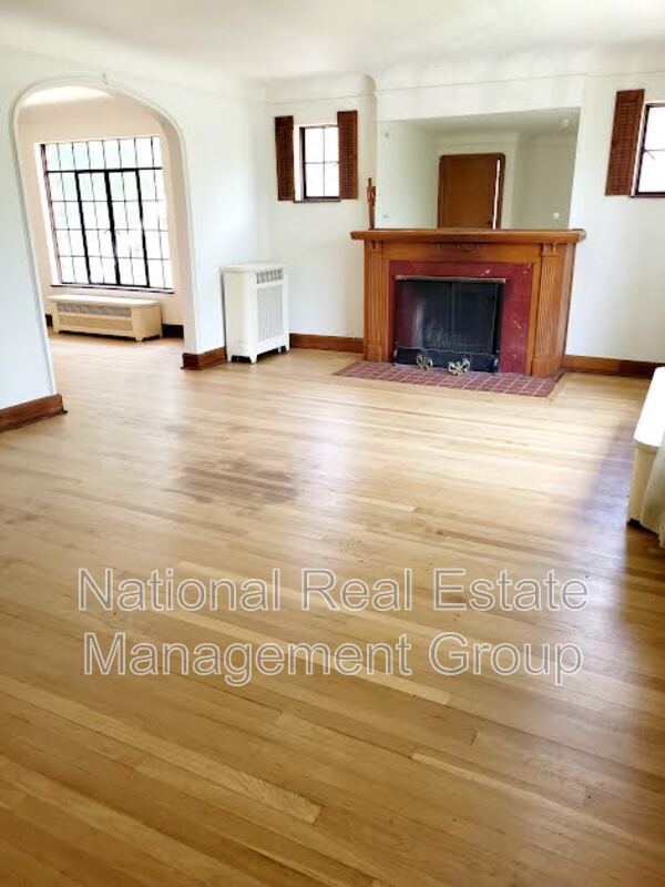 Foto del edificio - 5253-55 Grayton - 2