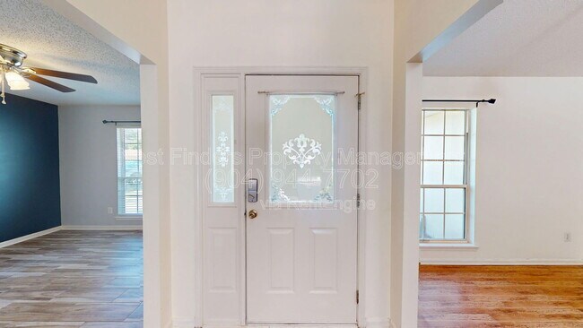 Foto del edificio - 7698 Fawn Lake Dr S