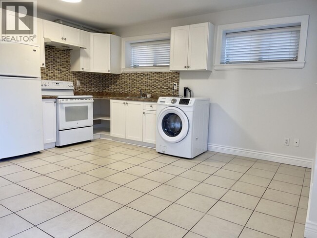 Building Photo - 3787 Elmwood St