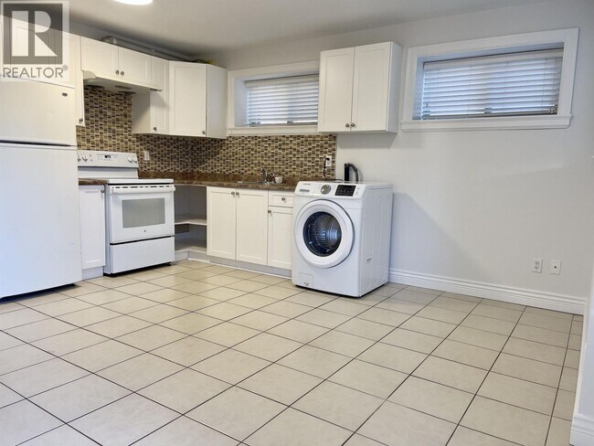 Photo du bâtiment - 3787 Elmwood St