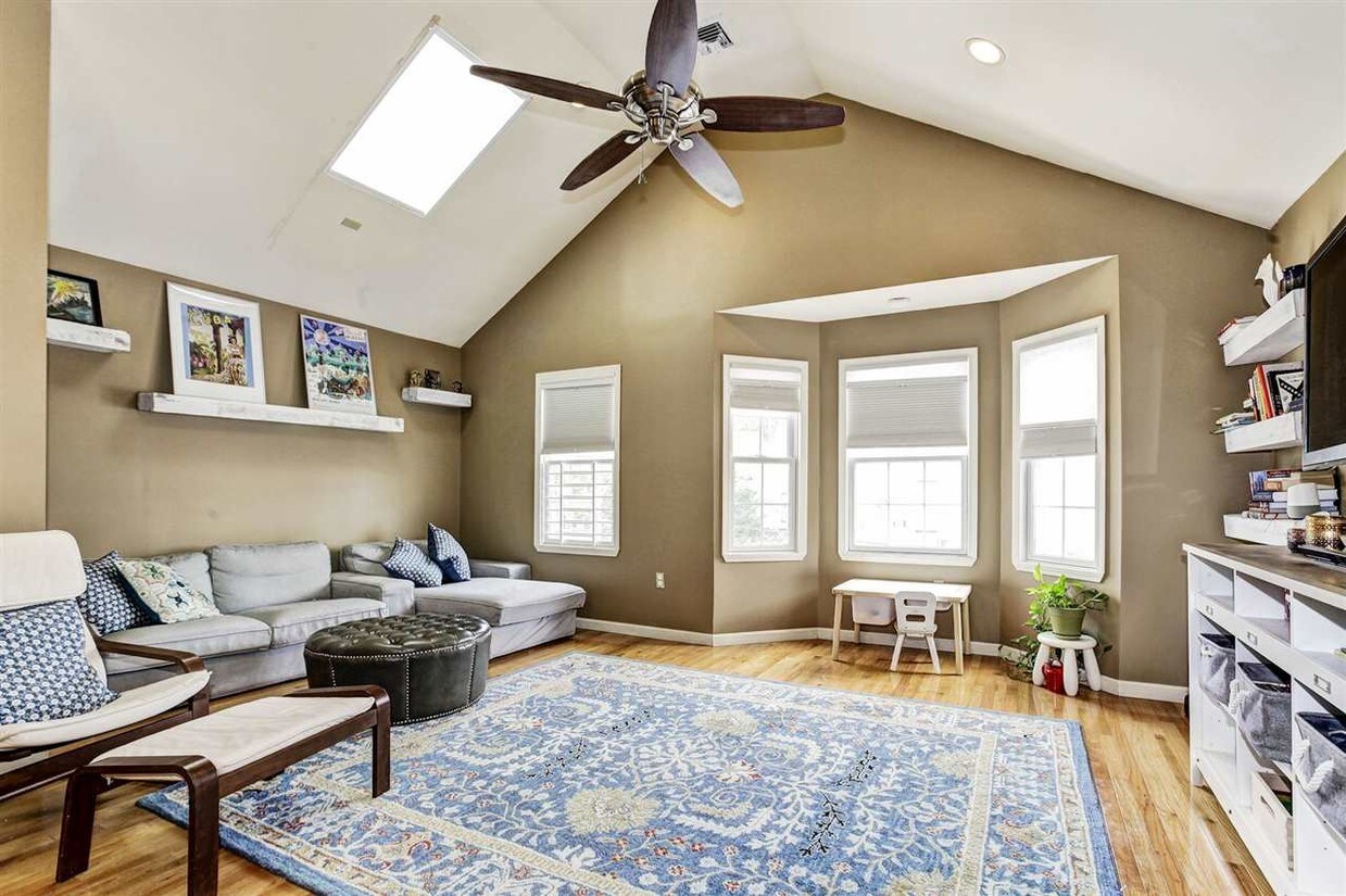 Foto principal - 57 Storms Ave