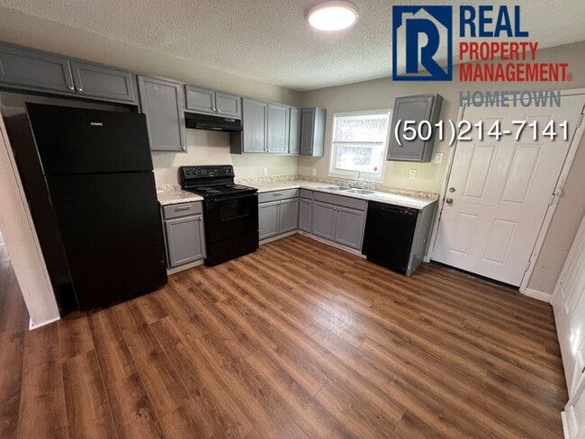 Building Photo - 300 N Bailey-