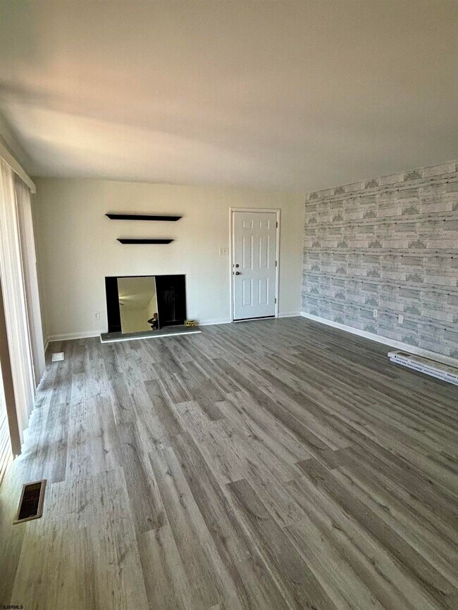 Foto del edificio - 340 Hampshire Dr