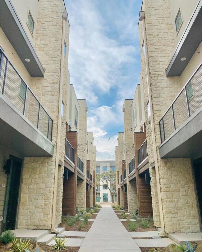 Foto del edificio - 1938 E Sonterra Blvd