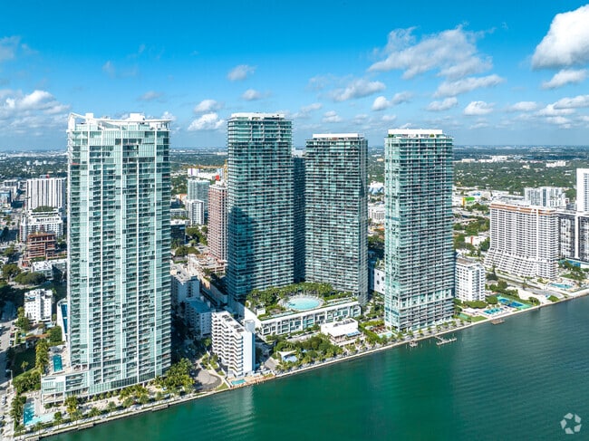 Paraiso I : Paraiso Bay