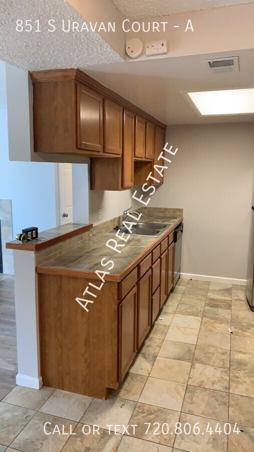 Building Photo - BEAUTIFUL 2 BED CONDO with GARAGE! NEAR BU...