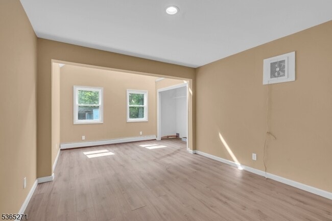 Building Photo - 5 3rd St