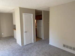 Building Photo - 2 bed 1 bath