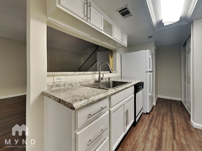 Building Photo - 5632 Birchmont Dr
