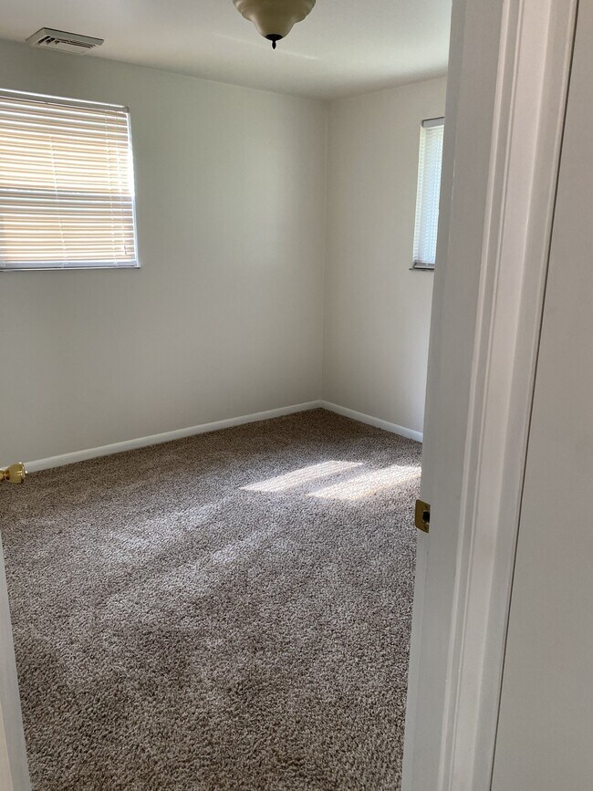 Foto del edificio - 4947 Charlemar Dr