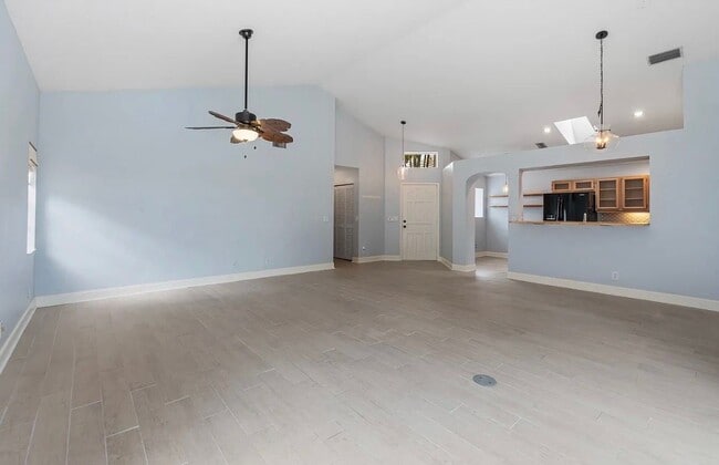 Building Photo - 9293 Heathridge Dr