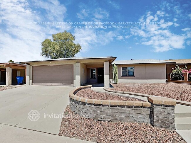 Building Photo - 1020 W Halstead Dr