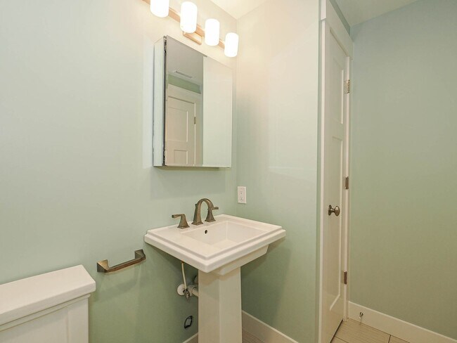 Building Photo - American Fork 6 bedroom, 3 bathroom home