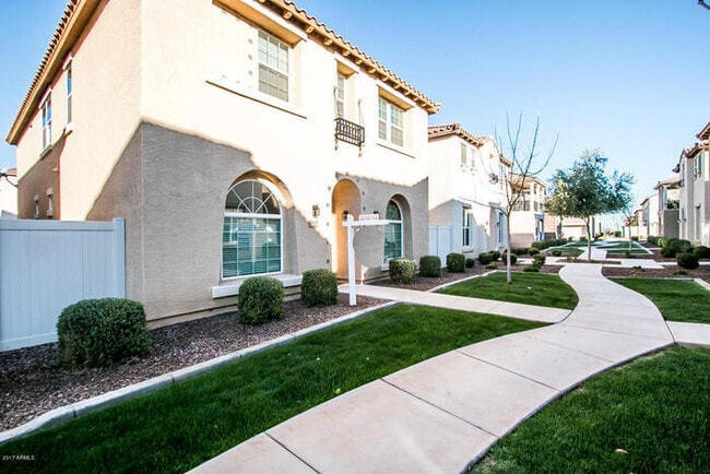 Foto del edificio - This home has everything that you are looking for!