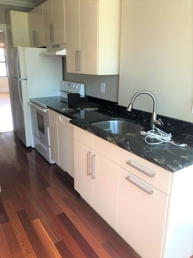 Building Photo - 145 Englewood Ave