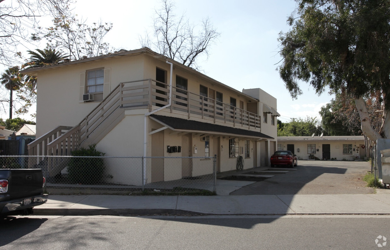 Primary Photo - 3825-3843 Sedgewick Ave