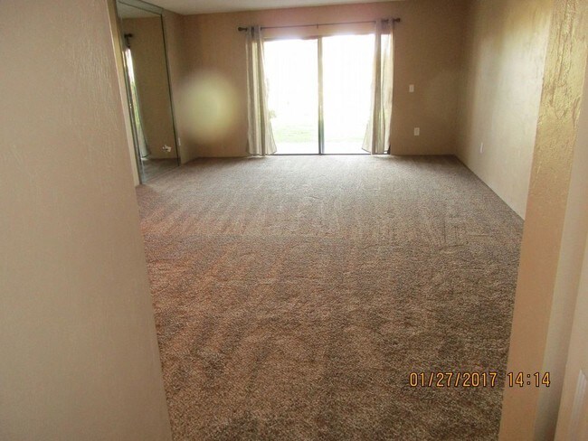 Foto del edificio - 11 Dondanville Rd