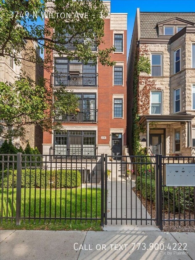 Foto principal - Wrigleyville 2 bed 2 bath with private ent...