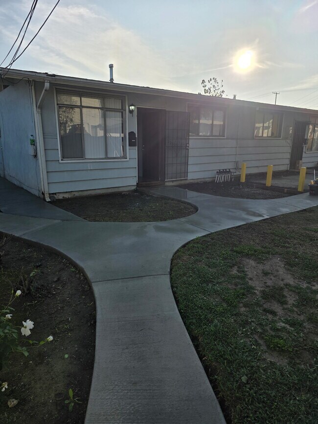 Foto del edificio - 3250 1/2 Walnut Grove Ave