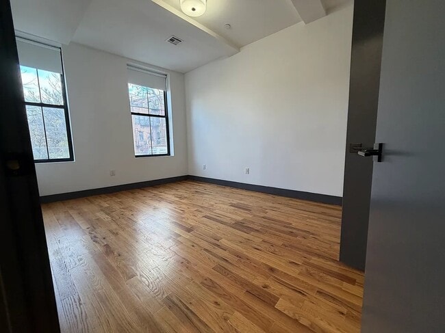 Foto del edificio - 568 Communipaw Ave