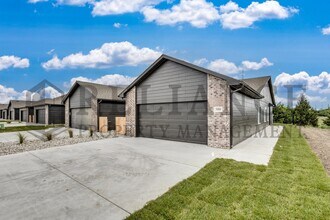 Building Photo - 4936 N Vassar Ave