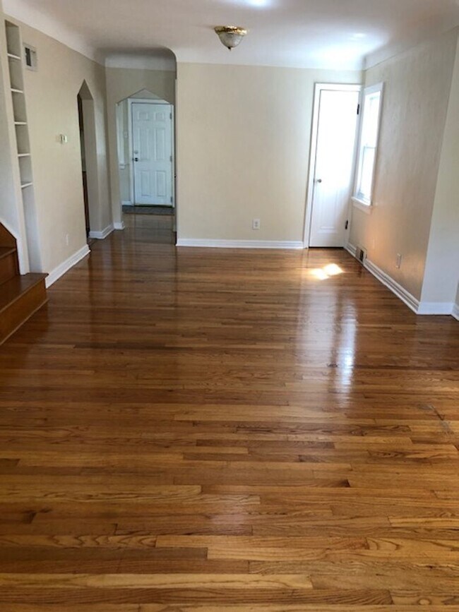 Foto del edificio - 2 Story, 3+ Bed, 2 Full Baths, Home with G...