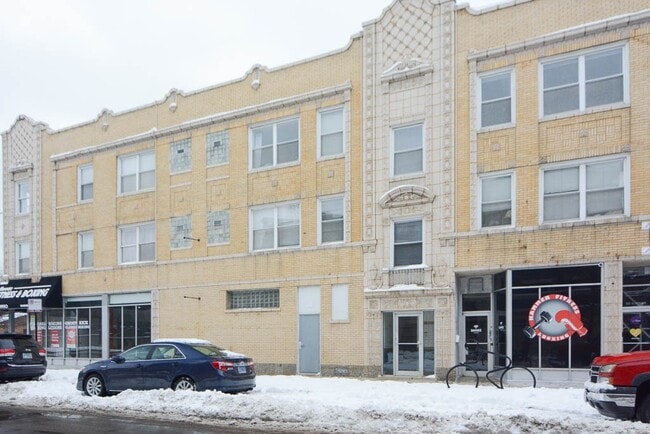 Building Photo - 1555 N Mohawk St