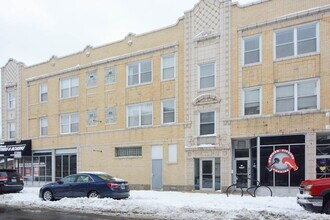 Building Photo - 1555 N Mohawk St